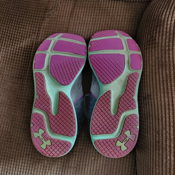 Womens Size 8 UNDER ARMOUR Athletic Shoes - Picture 5 of 5